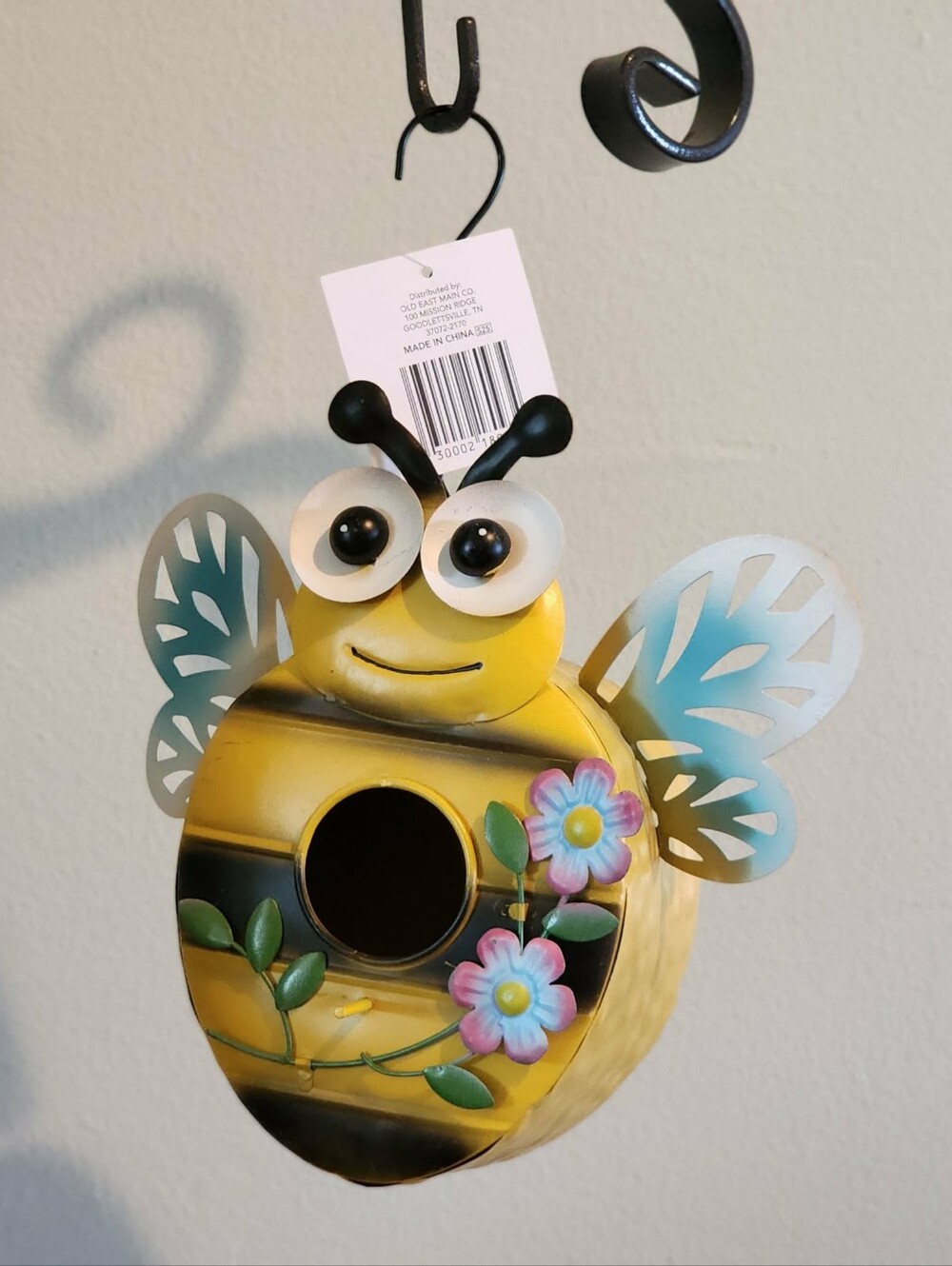 Metal Bee-Shaped Birdhouse with Wings - Picture 5 of 6